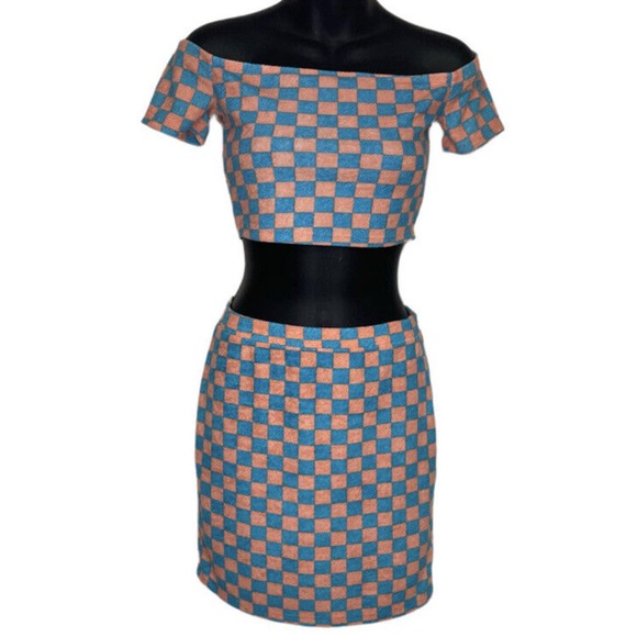 Off-The-Shoulder Crop Checkered Terry Cloth Top and Skirt Set Size Junior Small - Picture 1 of 4